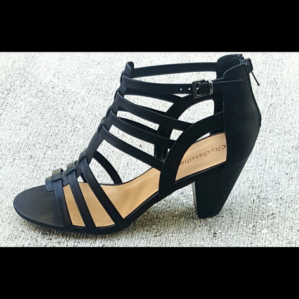Size 8 black heels 👠